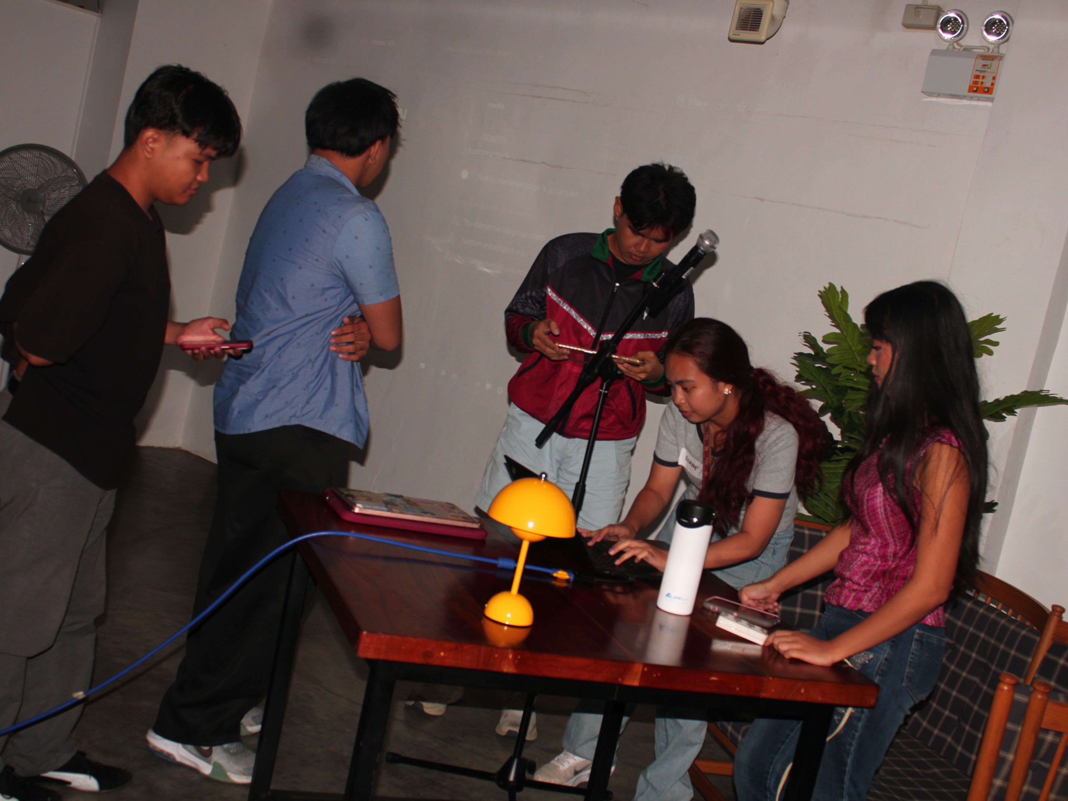 Julia Laine Segundo leading the Notion demo at workshops in Mandaue