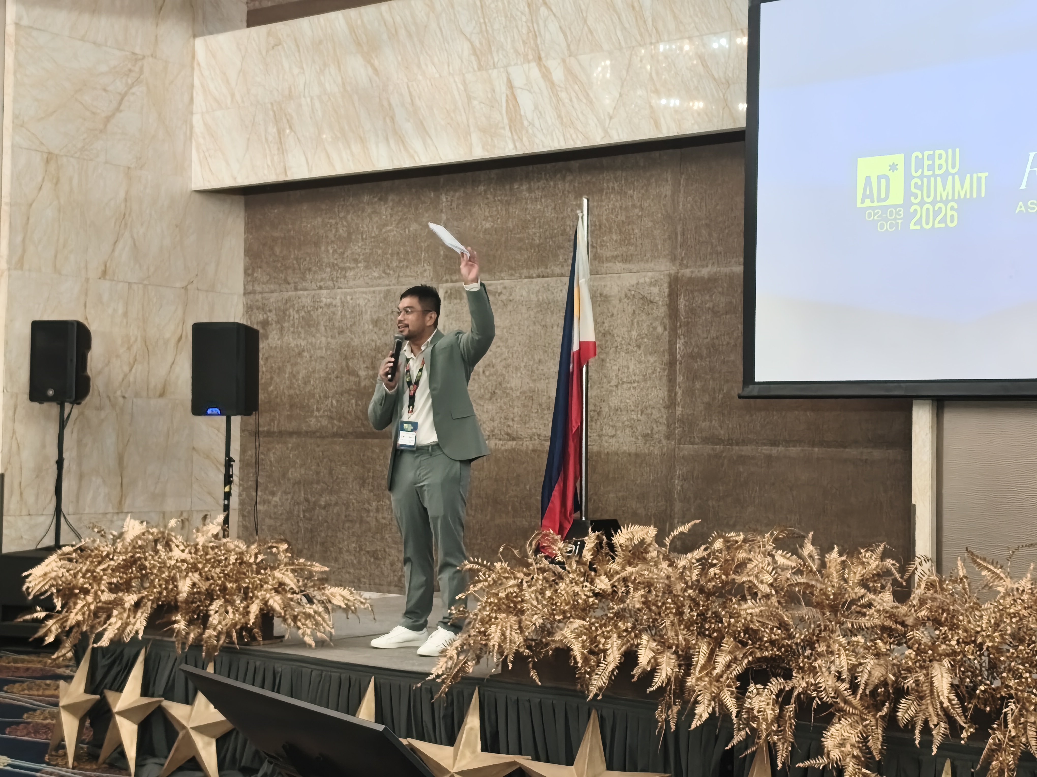 The host energising the crowd at Cebu Summit 2026, where EOR provider Zero-Ten Park had a booth